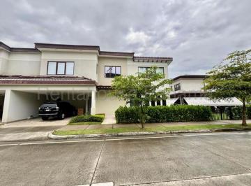 Casa de 3 habitaciones, Panamá · Venta de Casa en Santa Maria 26lbr6009