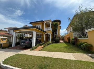 Casa de 5 habitaciones, Panamá · Vendo Casa en Altos de Panama