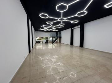 Local comercial · 200m² · 6 Estacionamientos · Alquiler de Local en Bella Vista, Av Balboa, Panama.