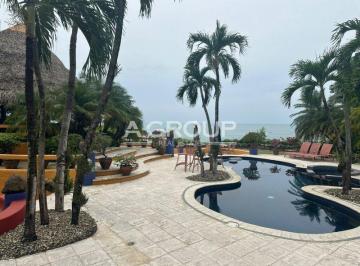 Casa · 1450m² · 4 Recámaras · 2 Estacionamientos · Casa Frente El Mar - Punta Roca - Se Vende