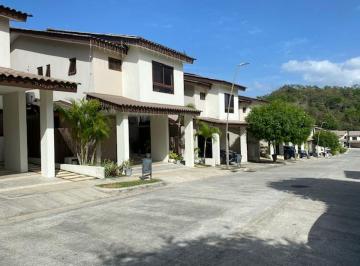 Casa de 3 habitaciones, San Miguelito · Alquilo Bellísima Casa en Golf Gardens en Brisas del Golf