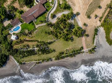 Ubicación: Aproximadamente a 2 km de la Carretera Interamericana y a 11 km de la · Venta de Terreno de Playa en Bijao con Mejoras, 13 Hectáreas, Frente Al Mar