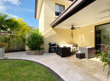 Casa de 3 habitaciones, Arraiján · Casa Moderna: Jardín Espacioso y Cocina Completamente Nueva.