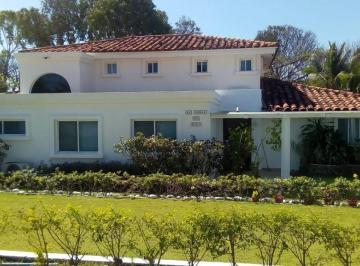 Casa · 1000m² · 4 Recámaras · 2 Estacionamientos · Venta de Casa en Coronado, Club de Golf
