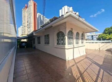 Casa · 300m² · 3 Recámaras · 4 Estacionamientos · Casa en Parque Lefevre Uso Residencial/ Comercial 750 m²