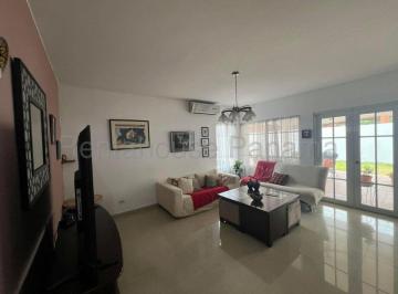Casa de 4 habitaciones, Panamá · Venta de Casa en Costa del Este