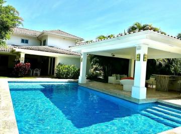 Casa · 370m² · 4 Recámaras · 4 Estacionamientos · Venta de Casa con Piscina en Bijao