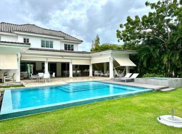 Casa · 447m² · 4 Recámaras · 4 Estacionamientos · Casa en Venta en Bijao