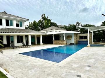 Casa · 374m² · 4 Recámaras · 4 Estacionamientos · Venta de Villa con Piscina y Vista Al Mar - Bijao