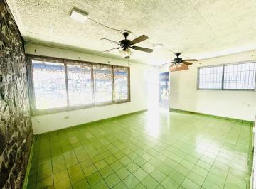 Casa · 358m² · 4 Estacionamientos · Venta de Casa Comercial en David, Doleguita