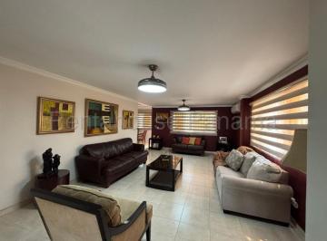Casa de 5 habitaciones, Panamá · Amplia Casa en Venta en Altos de Panamá