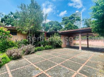 Casa de 5 habitaciones, Panamá · Casa de 558 m² con 5 Habitaciones en Venta en Altos de Golf