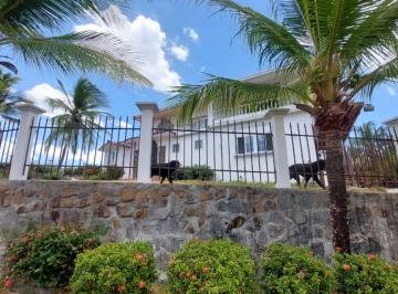 Casa de 6 habitaciones, Coronado · House For Sale in Coronado – $300,000