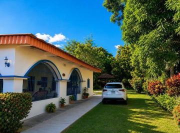 Casa · 4 Recámaras · 9 Estacionamientos · Casa en Alquiler Coronado. Segunda Hilera de Mar