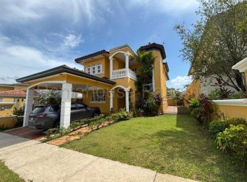 Casa de 5 habitaciones, Panamá · Rsw. Se Vende Casa con 450 m de Terreno, 5 Recamaras, 4.5 Baños, Res. Las Huacas.