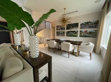Casa · 318m² · 4 Recámaras · 2 Estacionamientos · Venta de Casa en Santa Maria de Lujo 318 m²
