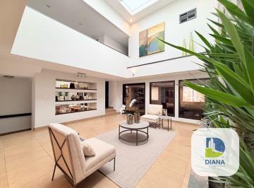 Casa · 353m² · 3 Recámaras · 2 Estacionamientos · Venta de Casa en Obarrio