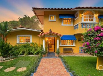 Casa de 6 habitaciones, Chame · Casa con Piscina y Casa de Huéspedes en Venta en Coronado Golf Club