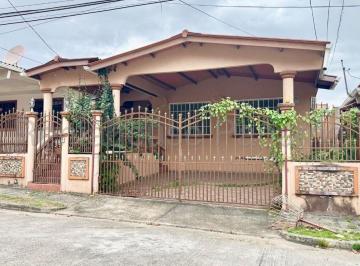 Casa de 3 habitaciones, San Miguelito · Vendo Casa en Terrezas de Brisas del Golf. 262 m². Mrm