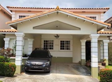 Casa · 260m² · 4 Recámaras · 2 Estacionamientos · Venta de Casa en Brisas del Golf, PH Brisas Village