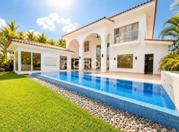 Casa · 600m² · 3 Recámaras · 5 Estacionamientos · Fairway Estates - Santa María - Se Vende Casa