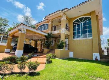 Casa de 4 habitaciones, Panamá · Venta de Casa en Las Cumbres