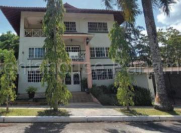 Casa de 5 habitaciones, Panamá · Se Vende Casa en Ancon Jac26 - 8402