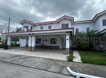 Casa de 3 habitaciones, Panamá · Casa en Venta en Versalles