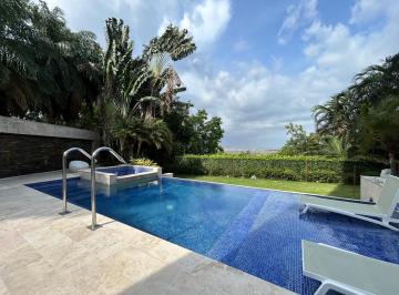 Apartamento · 358m² · 3 Recámaras · 3 Estacionamientos · Se Alquila Hermoso Apartamento Amoblado - Terraza Privada con Piscina