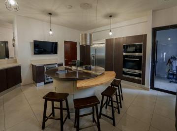 Casa de 4 habitaciones, Panamá · Venta de Casa en Clayton.
