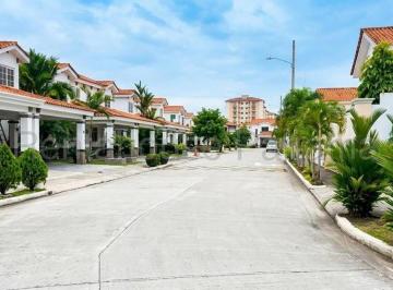 Casa de 3 habitaciones, Panamá · Venta de Casa en Quintas de Versalles