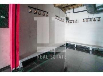 Local comercial · 198m² · 36 Estacionamientos · Alquiler de Local en Plaza Spot 74