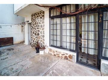 Casa · 1013m² · 2 Estacionamientos · Se Vende Chalet Comercial en San Francisco