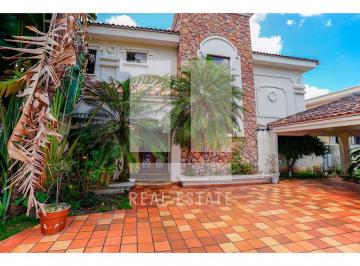 Casa · 755m² · 5 Recámaras · 3 Estacionamientos · Se Vende Casa en Dos Mares, Bethania