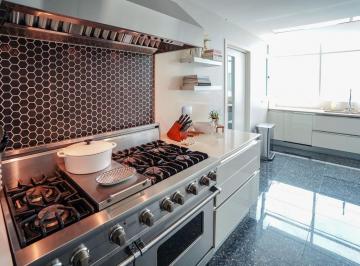 Apartamento · 338m² · 3 Recámaras · 3 Estacionamientos · Apartamento en PH Arboleda