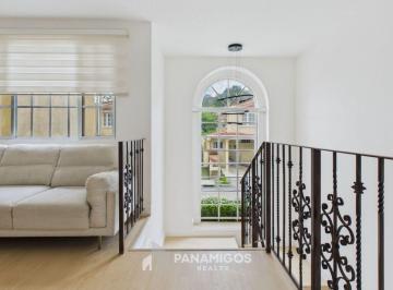 Casa · 260m² · 3 Recámaras · 2 Estacionamientos · Casa en Alquiler con Amplio Terreno en PH Albrook Gardens