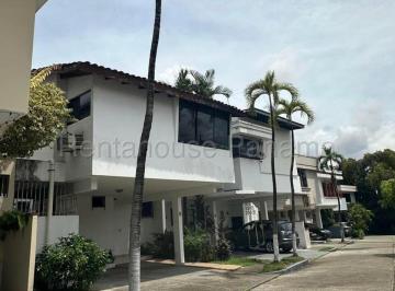 Casa de 3 habitaciones, Panamá · Casa con 256 m² de Terreno, 3 Recámaras en Venta en Altos de Golf