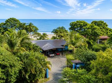 Casa de 3 habitaciones, Mariatos · Casa Frente a La Playa con Pick Up y Jeep Incluido en Venta en Torio