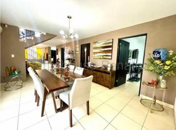 Casa de 3 habitaciones, Panamá · Amplia Casa en Venta en Condado del Rey