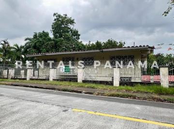 Casa de 3 habitaciones, Panamá · Venta Casa de 2 Niveles con Amplio Terreno en Ancón