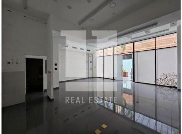 Local comercial · 76m² · Se Alquila Local de 76.50 m² en Santa Maria Plaza