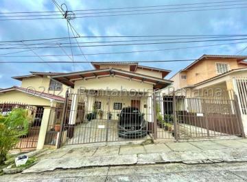 Casa de 3 habitaciones, Panamá · Casa de 280 m² en Venta en Villa Zaita