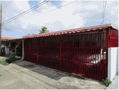 Casa · 241m² · 3 Recámaras · 3 Estacionamientos · Vendo Casa en Urb. Los Andes 2