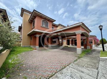 Casa de 4 habitaciones, Panamá · Venta Casa Esquina El Doral – Remate Bancario