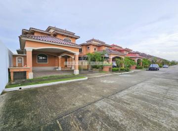 Casa de 4 habitaciones, Panamá · Venta de Casa Unifamiliar de Esquina en El Doral - Costa Sur. Haga Una Oferta