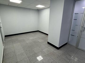 Oficina comercial · 240m² · 7 Recámaras · 5 Estacionamientos · Alquilo Oficina en Torres de Las Americas