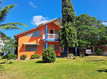 Casa · 280m² · 5 Recámaras · 4 Estacionamientos · Propiedad a Remodelar con Potencial de Hotel Boutique en Playa Malibú
