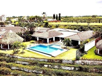 Casa · 329m² · 3 Recámaras · 2 Estacionamientos · Casa Remodelada con Piscina en Terrazas de Vistamar