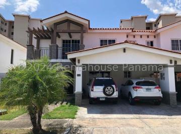 Casa de 3 habitaciones, Panamá · Casa en Alquiler en Versalles 26 - 8494 Abs