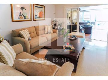 Casa · 466m² · 4 Recámaras · 2 Estacionamientos · Casa Duplex en Altos del Golf